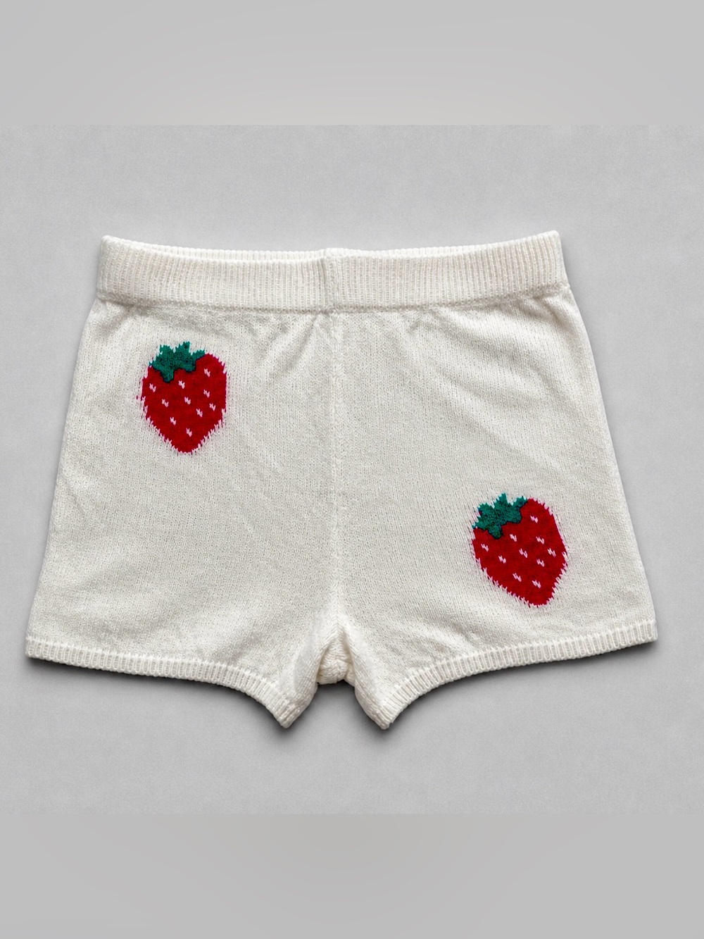 Cream Strawberry Knit Shorts Women sz Lg